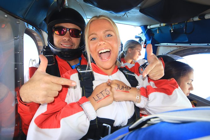 10,000ft Skydive over Abel Tasman with NZ's Most Epic Scenery - A small group makes a difference