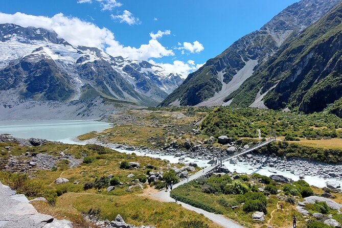 12 Day New Zealand Private Tour from Auckland to Queenstown - Queenstown balances gardens, thrills, and high views