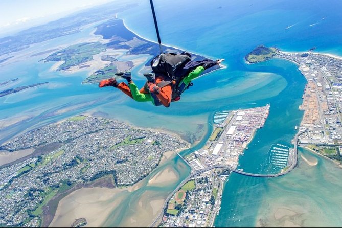 15,000ft Tandem Skydive in Tauranga - Bay of Plenty - The parachute ride at 5,000 feet