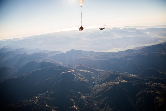 16,500ft Skydive over Abel Tasman with NZ's Most Epic Scenery - Meeting Rod and Will