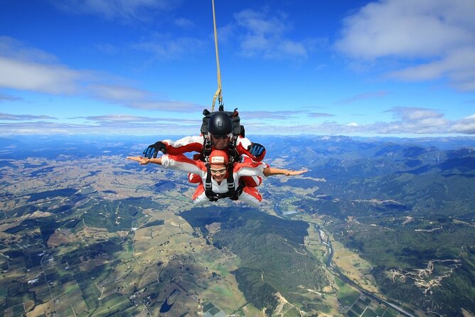 18,000ft Tandem Skydive over Abel Tasman - Photography, Memories, and the Practical Trade-Off