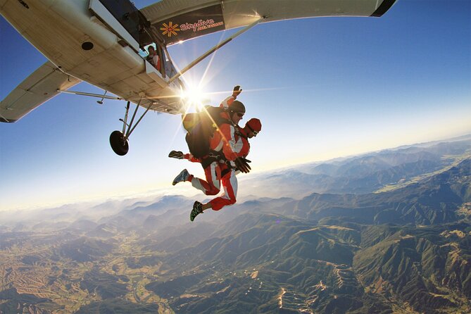 18,000ft Tandem Skydive over Abel Tasman - Who Will Enjoy This Most?