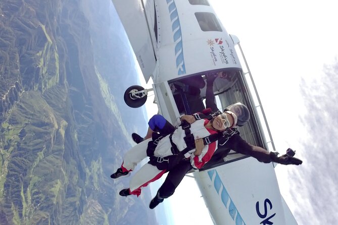 18,000ft Tandem Skydive over Abel Tasman - The Freefall and Parachute Ride