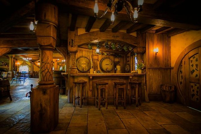 2 Day Waitomo Caves, Hobbiton Movie Set and Rotorua Tour from Auckland - Why the overnight plan makes sense