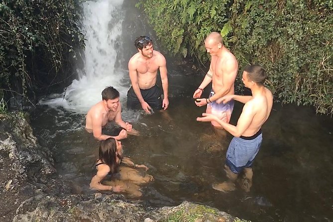 2-Hour Waikato River Guided Kayak Trip from Taupo - Islands, reserves, and Taupo’s adventure landmarks