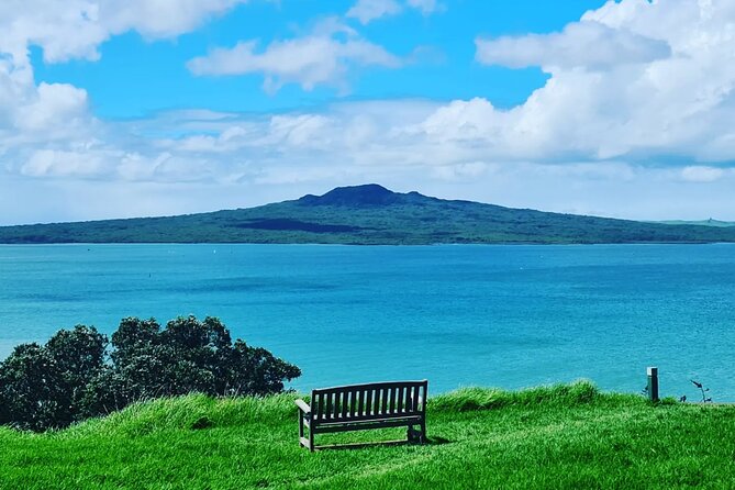 2025 Award Winning: Auckland City Highlights Half Day Tour - Mount Eden: the tour’s clearest highlight