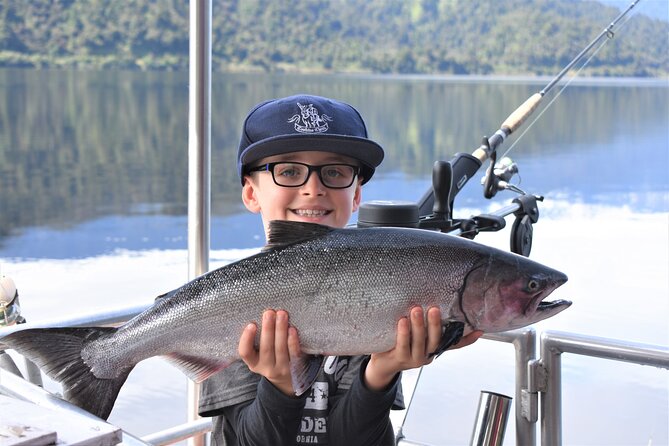 3-Hour Fishing Charter Experience at Franz Josef Glacier - Why Lake Mapourika makes a good fishing setting