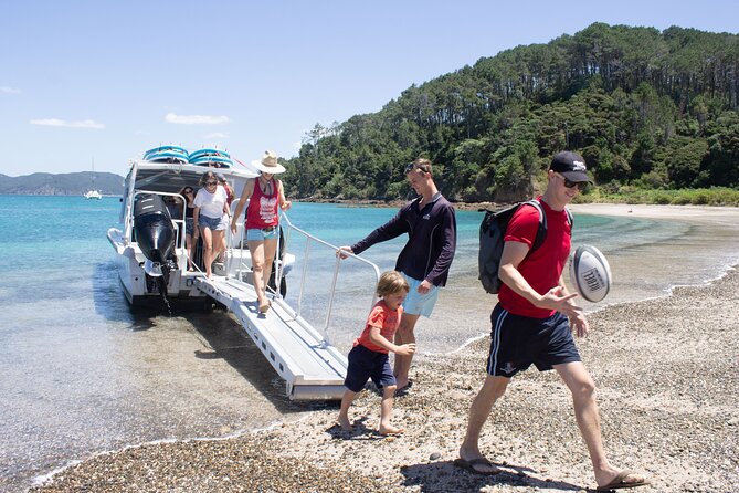 3 Hours // Hole in the Rock Cruise & Bay of Islands Tour - A small boat with a fast-ride personality