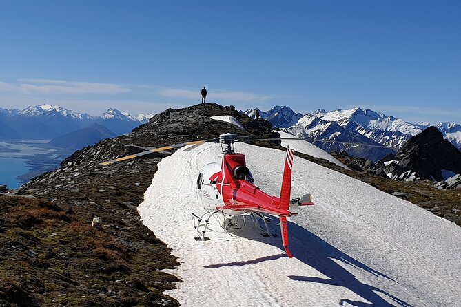 30-Minute Alpine Scenic Flight from Queenstown - The first view: Queenstown and the Wakatipu Basin