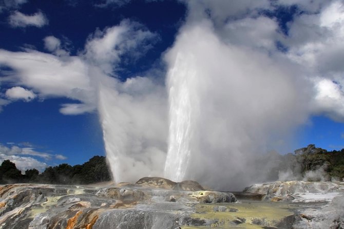4-Day Wellington to Auckland via Rotorua Tour - Day one: Wellington to Rotorua via Lake Taupō