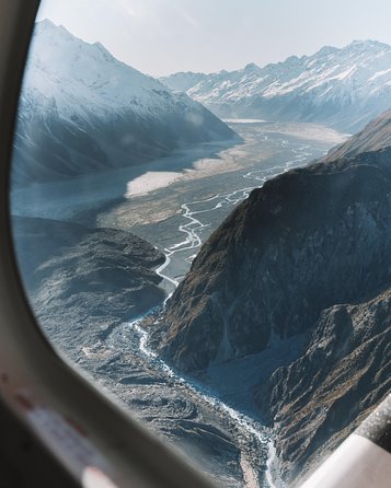 45-Minute Glacier Highlights Helicopter Tour from Mount Cook - Reaching the Tasman Glacier