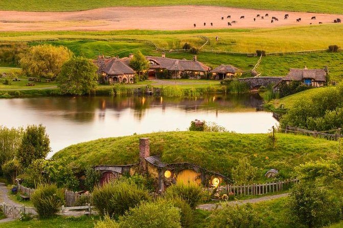 5-Day Bay of Islands Rotorua Waitomo Caves and Hobbiton Tour from Auckland - Accommodation choices and meal planning