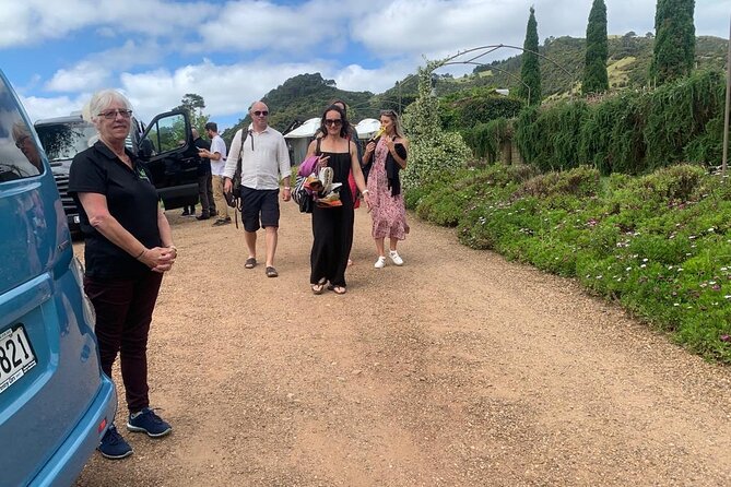 5 or 7 hour Far End of Waiheke Scenic Wine Tour in Electric Vans - Passage Rock offers the first vineyard stop
