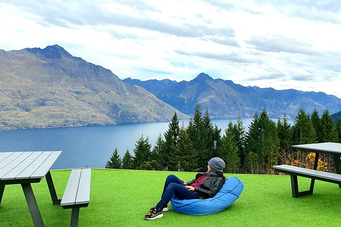 9 Day South to North Island NZ Private Tour from Queenstown - Day 2: Queenstown Gardens, jet boating, and the Skyline gondola