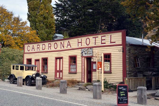 Arrowtown and Wanaka Highlights Tour from Queenstown - Meeting in central Queenstown at 10:00 a.m.