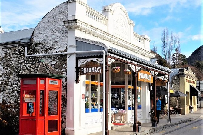 Arrowtown Wanaka Private Day Tour from Queenstown - Wanaka gives you an hour by the lake