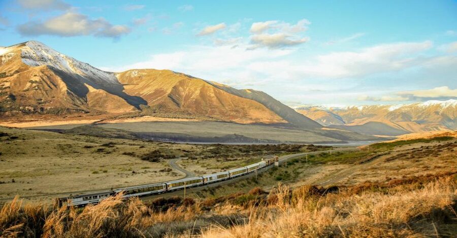 Arthur's Pass: TranzAlpine Train and Castle Hill Day Tour - Lake Pearson and the art of the quick stop