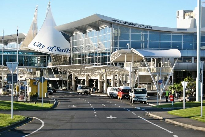 Auckland Airport Private One-Way or Round-Trip Transfer - Timing your pickup in Auckland