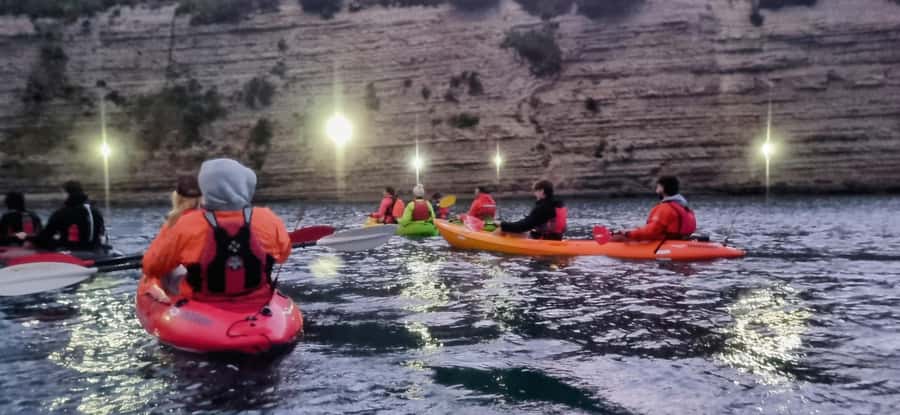 Auckland: Bioluminescence Kayak Tour with Guide - Waiting for darkness on the water