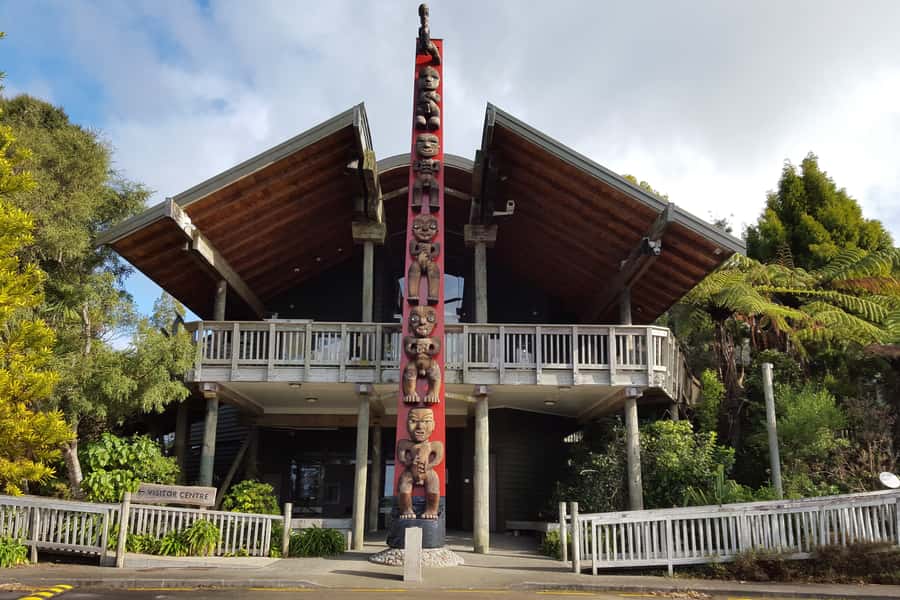 Auckland City, Beaches & Rainforest Premium Small Group Tour - Piha Beach brings the afternoon to a dramatic finish