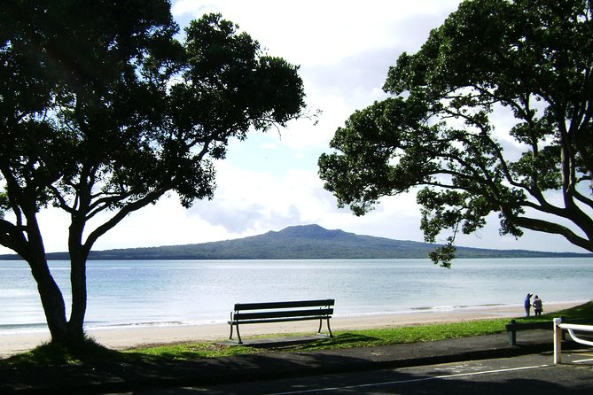 Auckland City Tour & Kumeu Wine Country Includes Wine Tastings & Lunch - The morning begins with Auckland’s city story