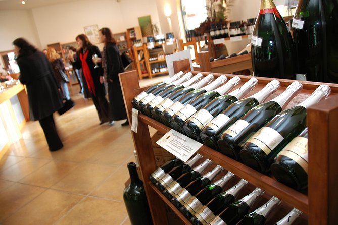 Auckland City Tour & Kumeu Wine Country Includes Wine Tastings & Lunch - Soljans Estate turns lunch into the centerpiece