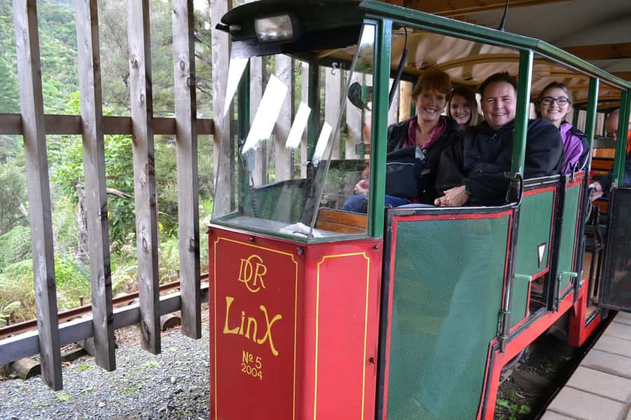 Auckland: Coromandel Day Tour including Hot Water Beach - The guides are a major part of the day
