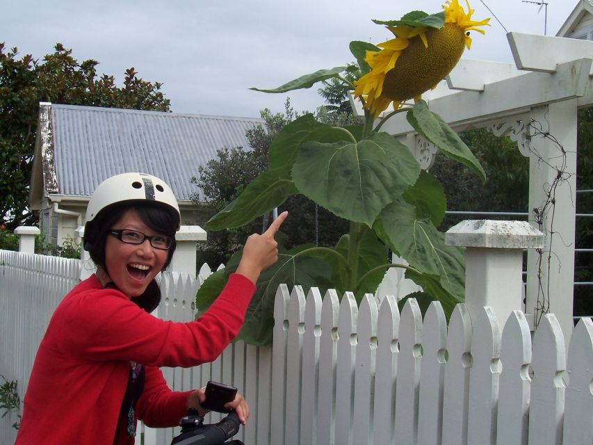 Auckland: Devonport Village Segway Tour - Up the hills for Auckland city views