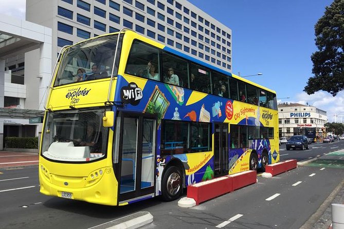 Auckland Explorer: Sightseeing Hop-on Hop-off Tour - Commentary, comfort, and staff