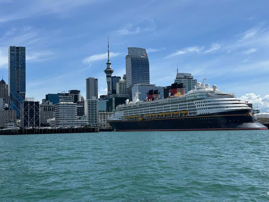 Auckland: GoGuided Auckland City Tour - Albert Park, Auckland Domain, and Parnell