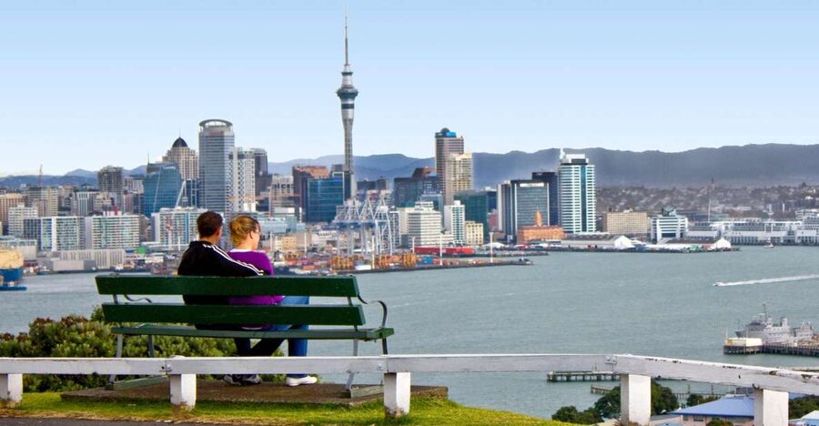 Auckland: Guided Small Group City Discovery Tour - Crossing the Harbour Bridge to the North Shore