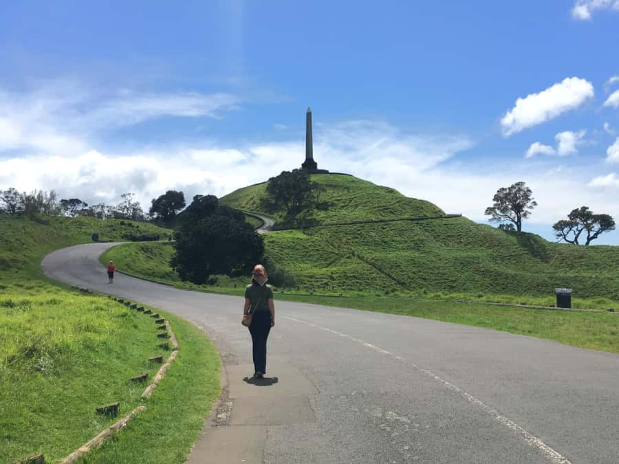 Auckland: Half-Day Auckland Volcanoes Tour - Mount Eden finishes with one of Auckland’s signature views