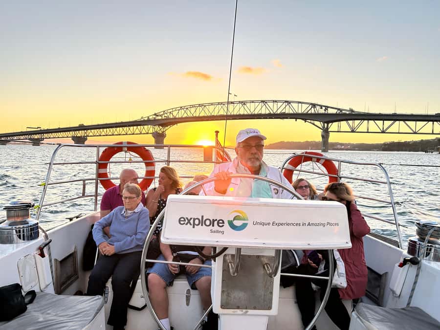 Auckland: Harbour Sailing Cruise with 3-Course Dinner - The three-course dinner from The Lula Inn