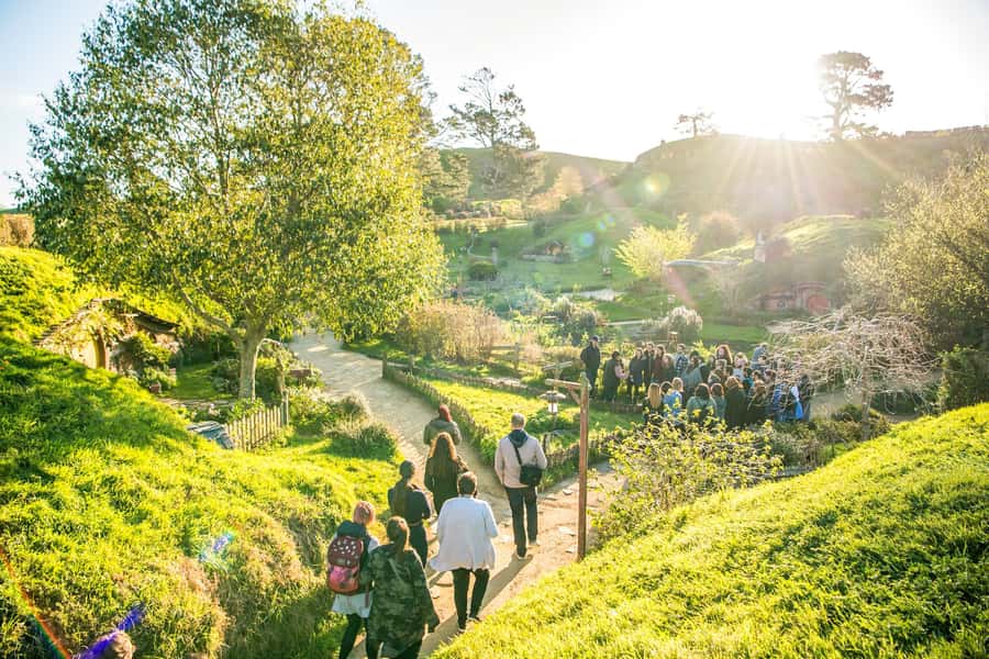 Auckland: Hobbiton Movie Set Day Trip with Festive Lunch - Key things to know before you book