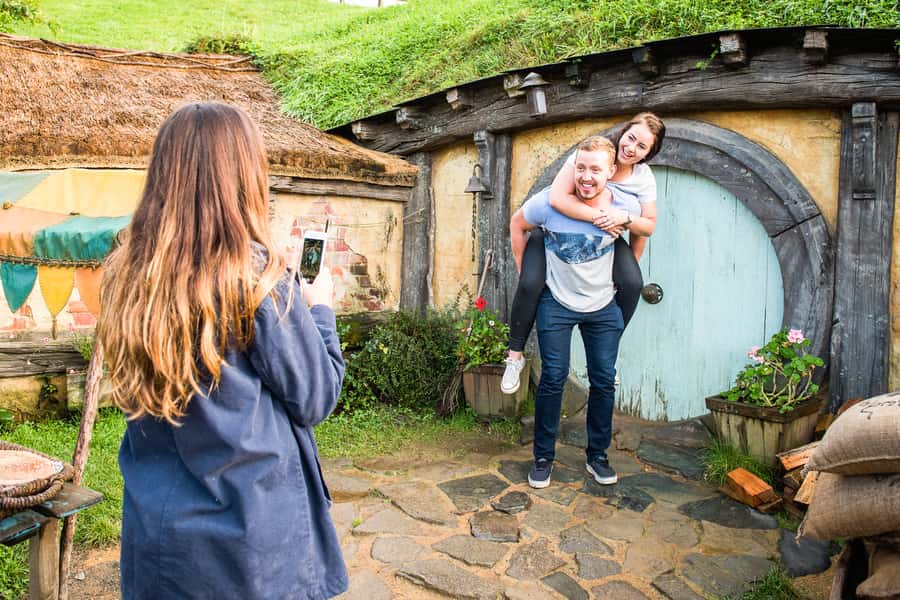 Auckland: Hobbiton Movie Set Tour with Lunch - Walking through the Hobbiton Movie Set