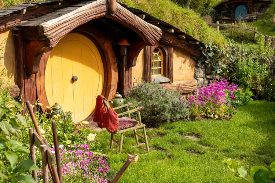 Auckland: Hobbiton, Rotorua and Wai-O-Tapu Day Tour - Rotorua highlights in a short window