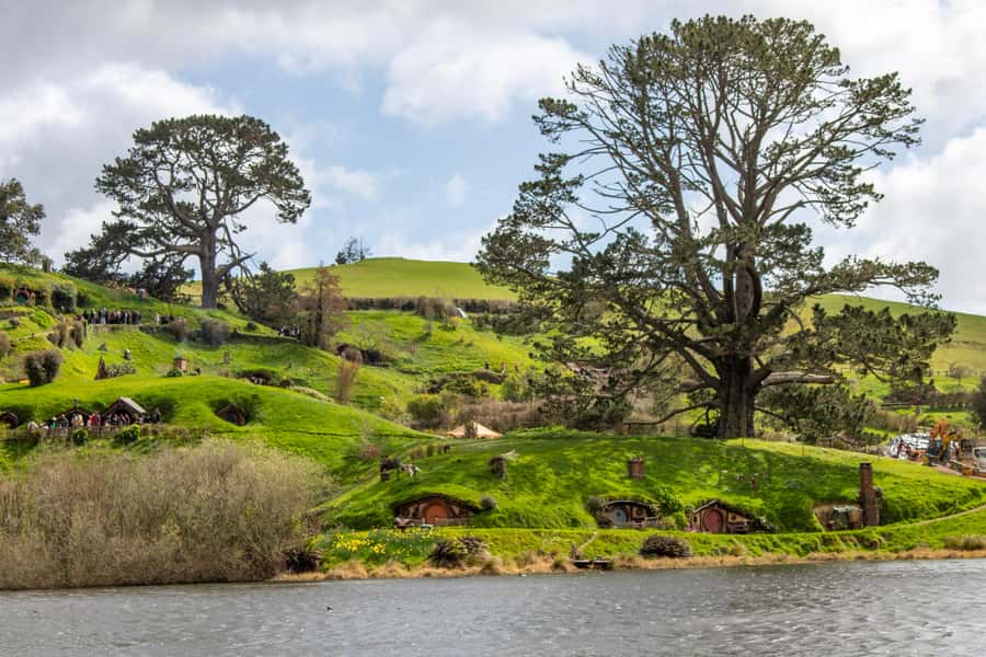 Auckland: Hobbiton & Waitomo Caves Small-Group Tour & Lunch - Key points to know before booking