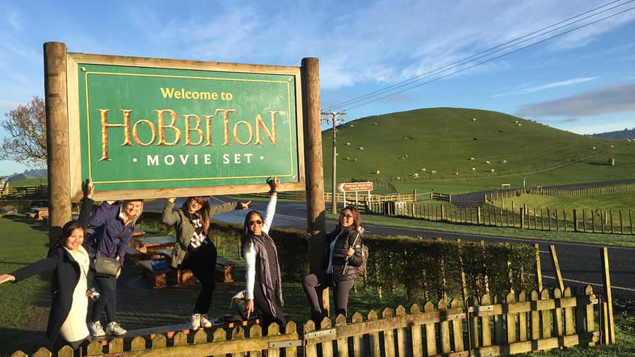 Auckland: Hobbiton & Waitomo Caves Small-Group Tour & Lunch - The return to Auckland