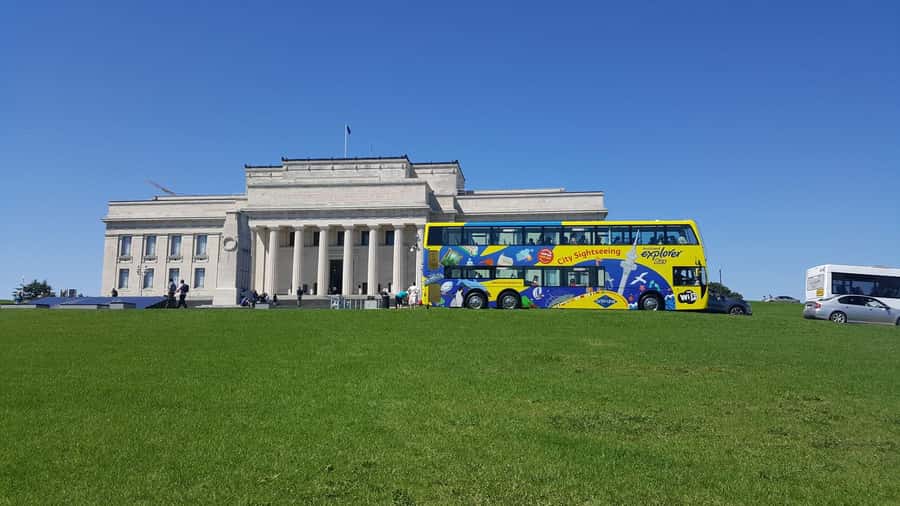 Auckland: Hop-On Hop-Off Explorer Bus Ticket - Queen Street and Auckland Art Gallery