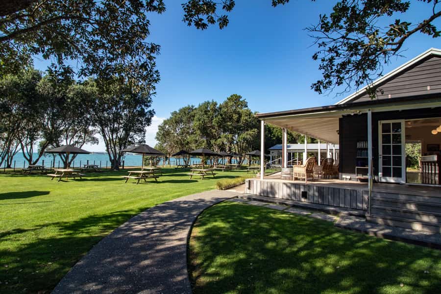 Auckland: Man O' War Vineyard Ferry (Waiheke Island) - Why Man O War Bay makes this Waiheke trip different