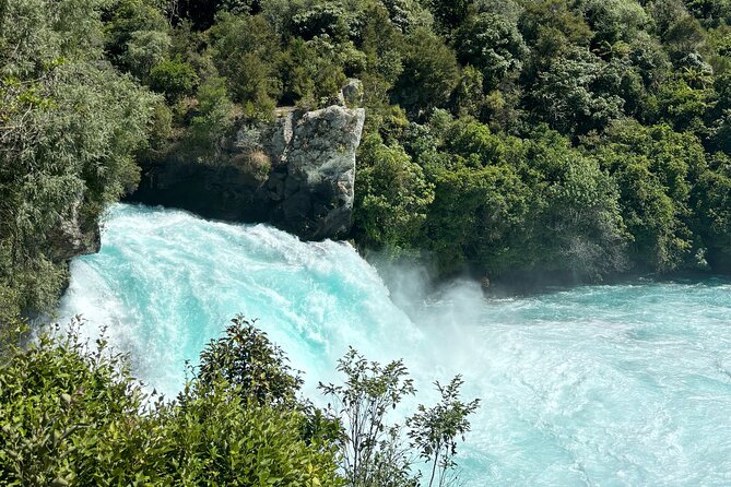 Auckland: Rotorua, Taupo, Waiotapu & Huka Falls Private Trip - What the private vehicle adds to the experience