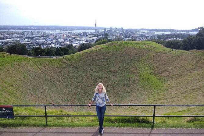 Auckland Scenic Tour : Must-See Sights in Half Day - Auckland Harbour Bridge: Ten Minutes For the Classic Photo