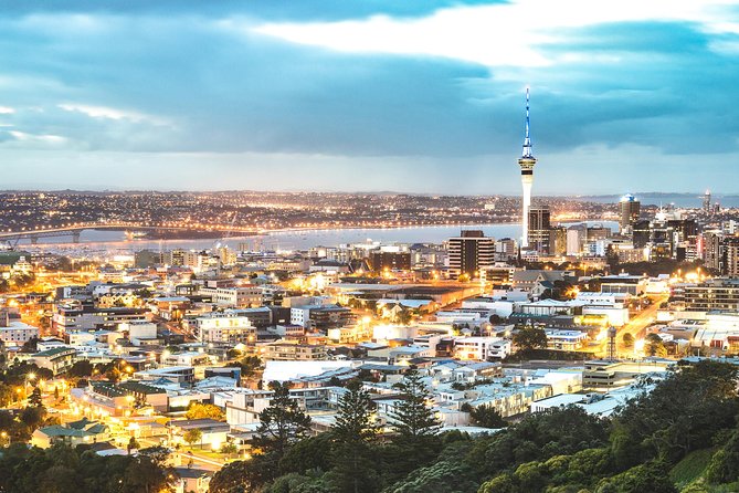 Auckland Scenic Tour : Must-See Sights in Half Day - Mission Bay Beach: Cafes, Promenade, and Coastal Time