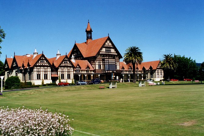 Auckland Sights Exclusive 4 Hour Luxury Day Tour - Crossing to Devonport for seaside streets and cafes