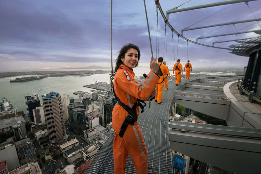 Auckland: Sky Tower SkyWalk - 192m High Edge Walk - Who should book the SkyWalk?