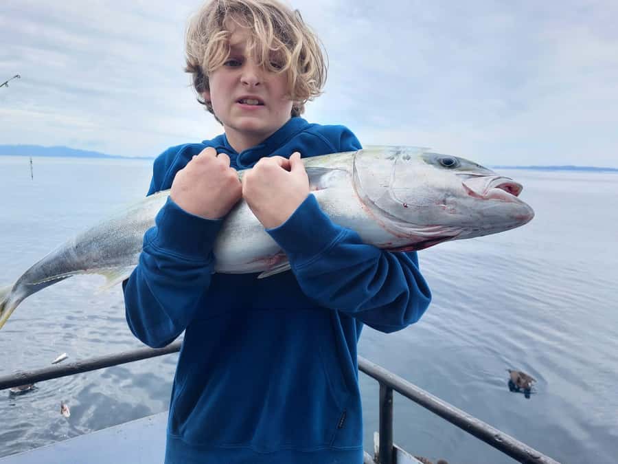 Auckland: Twilight Fishing Charter 5pm - 9:30pm - Who should book this Auckland fishing trip?