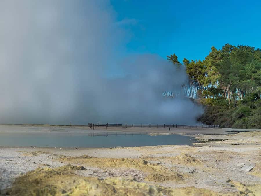 Auckland: Wai-O-Tapu, Maori Haka & Hot Springs Rotorua Tour - Polynesian Spa and Lake Rotorua
