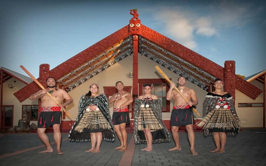 Auckland: Wai-O-Tapu, Maori Haka & Hot Springs Rotorua Tour - The long scenic ride from Auckland
