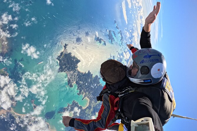 Bay of Islands: 12,000ft Skydive - The actual jump and freefall