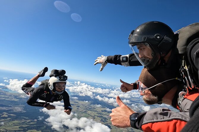 Bay of Islands: 18,000ft Skydive - The tandem experience and the human side